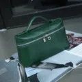 Detailed close-up of dark green leather vanity box bag with metal zipper and top handle. - 20*8*12 cm / Green