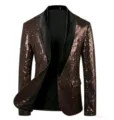 Vista dettagliata del blazer con paillettes da uomo con collo nero e tessuto lucido. - Caffè