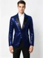 Nahaufnahme des königsblauen Pailletten-Blazers mit schwarzem Revers und Knopf. - Saphirblau