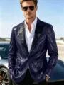 Detalle de la chaqueta de traje con lentejuelas para hombre con tela brillante y solapa negra. - Azul marino