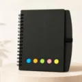 Professionelles schwarzes A6 Spiralnotizbuch mit bunten Haftnotizen und Gummiband - Schwarz