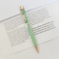 Elegante bolígrafo verde menta con flores secas verdes en un diseño de aceite flotante - Punta de Bala de 1,0 mm / Verde claro