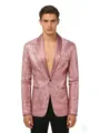 Detalle de chaqueta blazer de lentejuelas rosas con solapa de saten para fiestas de noche. - Rosa
