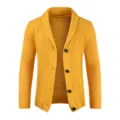 Herren Strickjacke Detail Ansicht, atmungsaktives Lochmuster, mit Knöpfen vorne gestaltet. - Gelb
