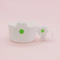 Silikon Tassenhülle und weisse Gänseblümchen Abdeckung, Schutzbecher Zubehör für Becher. - Weiß-grünes Chrysanthemen-Set