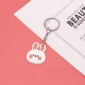 Schattige cartoon witte konijn sleutelhanger met roze oren en metalen ring voor tas - Sleutelring Stijl / Konijn met Groot Gezicht