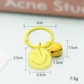 Schattige gele smiley sleutelhanger met kleine bel, PVC en metalen ring tas accessoire. - Stijl met bellen / Geel Smileygezicht