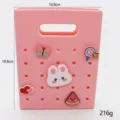Rosa DIY Silikon Handtasche, süße Cartoon Anhänger Aufbewahrung, multifunktionale Kosmetiktasche. - Quadratische Lochtasche (Zufällige Anhänger) / Rosa