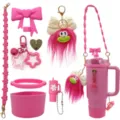 Ensemble d'accessoires de tasse rose avec botte en silicone, sangle et porte-clés en peluche. - Set de 8 pièces nœud cœur rose rouge