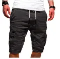Primo piano dettagliato di pantaloncini cargo da uomo grigio scuro con tasche e coulisse. - Taglia M / Pantaloni e gonne / Grigio scuro