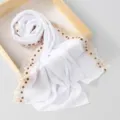 Bufanda larga de gasa blanca con delicado bordado floral de encaje. Elegante chal de mujer. - Blanco