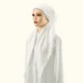 Détail de bonnet hijab élastique blanc avec élégants strass, doux et confortable à porter. - 65*23 / 2# Blanc