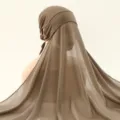 Vue détaillée du hijab marron uni pour femme avec voile et liens, coiffe musulmane élégante. - Kaki