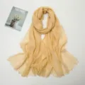 Écharpe froissée jaune en coton et lin pour femme, châle long élégant avec franges. - Beige