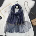 Foulard en organza bleu pour femme, avec bandes pailletées et perles. Élégante écharpe d'été. - Bleu Marine