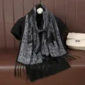 Écharpe en dentelle noire et blanche motif cachemire, châle léger d'été avec franges. - Noir