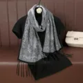 Foulard châle dentelle devoré cachemire gris noir avec franges été léger élégant femme mode - Noir et Blanc