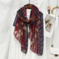 Sciarpa lunga in voile con stampa floreale da donna, elegante accessorio di moda rosso e blu. - VE146-04# Rosso vino