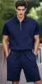 Set sportivo estivo da uomo polo manica corta e pantaloncini vista dettagliata del prodotto. - Taglia S / Top e Pantaloni / Blu Set