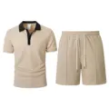 Set estivo da uomo in maglia waffle polo e pantaloncini abbigliamento sportivo casual. - Taglia S / Top e Pantaloni / Kaki