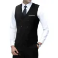 Gedetailleerd uitzicht op het slim-fit herenkostuumgilet met elegante dubbele rij knopen. - Zwart