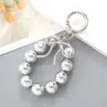 Ciondolo per borsa in perle metalliche argento con fiocco e anello a molla - Ciondolo Fiocco a Nastro & Perline Argento (K4713)