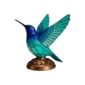 Kunstharz-Kolibri-Ornament im Buntglas-Stil mit blau-grünem Verlauf und Bronzesockel - Blauer Kolibri Nachtlicht (USB Schalter)