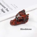 Cráneo de dragón de heliotropo natural tallado a mano para decoración hogar - Piedra de destello rojo
