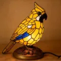 Veilleuse LED oiseau jaune style Tiffany avec base de sculpture en résine décorative - Petit (10x8x14cm) / Lampe oiseau jaune