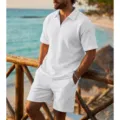 Set da uomo in maglia waffle bianca con polo a maniche corte e pantaloncini per la spiaggia. - Taglia S / Top e Pantaloni / Bianco