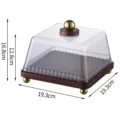 Support à gâteau rétro en bois avec couvercle transparent et détails dorés pour dessert. - Petit Carré