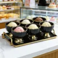Black and gold ceramic ice cream bowl set with tray, 6pcs dessert bowls display. - Set of 6 Cups and 1 Tray / Black