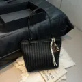 Bolso tote tejido negro para mujer gran capacidad bolso de hombro con elegante colgante chocolate - Con Colgante / Negro