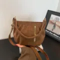 Bolso bandolera fruncido marrón, elegante bolso cruzado de otoño con cremallera dorada. - Marrón Amarillento