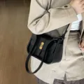 Chic women cross-body bag soft leather retro messenger shoulder bag for daily commuting - Black