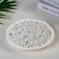 High quality natural white crystal crushed stone chips for decoration and aromatherapy - Howlite / 3-5mm (100g)