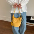 Bolso bombonera de ante amarillo para mujer, elegante bolso bandolera suave, bolso casual. - Amarillo