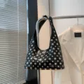 Bolso de hombro negro con tachuelas estilo casual chic diseño de nicho bolso de moda - Negro