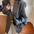Bolso de hombro hobo vintage de cuero aceitado para mujer, bolso cruzado elegante. - Con Colgante / Negro