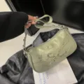 Trendy bolso de hombro de moto verde claro para mujer, elegante bolso de axila con hebillas - Verde