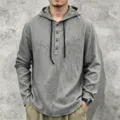 Herren lässiges Langarm Leinen Kapuzenshirt Detail mit Knöpfen und Kordelzug Design. - S / Oberteile / Hellgrau