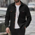 Détail de chemise à manches longues en velours côtelé pour homme, design casual stylé. - S / Hauts / Noir