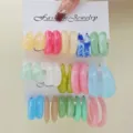 Conjunto de pendientes de aro en C de resina de color macaron jaspeado - 多对装组合款零六