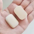 Pièces de rectangle géométrique en bois pour accessoires de boucle d'oreille bijoux DIY. - Carré / Environ 2*3cm / Couleur bois naturel