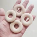 Anneau en bois naturel accessoire de bijoux DIY vue de détail, composant rond - Rond / Diamètre environ 4 cm / Couleur bois naturel