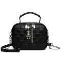 Bolso cruzado negro acolchado de piel sintética con cadena y colgante de osito - Negro