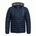 Vue détaillée de la veste matelassée d'hiver pour homme avec capuche grise contrastée. - S / Hauts / Bleu Marine