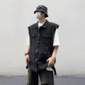 Detailansicht der schwarzen Jeansweste für Herren, ärmellose Workwear Streetwear. - M / Oberteile / Schwarz
