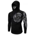 Détail en gros plan du sweat à capuche ninja pour homme chemise de sport à manches longues. - S / Hauts / Noir