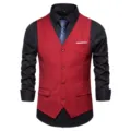 Gilet de costume rouge pour homme avec chemise noire et cravate, détails habillés décontractés. - S / Hauts / Rouge